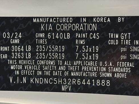 Used 2024 Kia Carnival EX FWD image 28