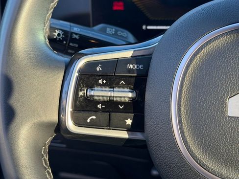 Used 2025 Kia Sorento S image 25