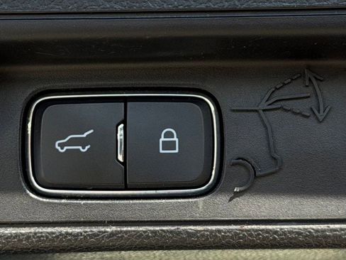 Used 2020 Ford Explorer XLT w/ Equipment Group 202A image 26