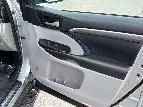 Used 2018 Toyota Highlander Limited Platinum image 48