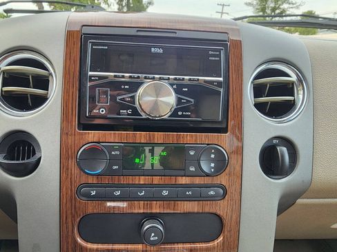Used 2004 Ford F150 Lariat RWD image 31