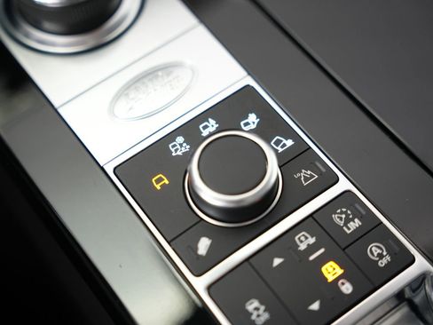 Used 2017 Land Rover Discovery HSE image 29