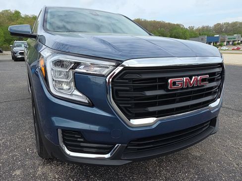 Used 2024 GMC Terrain SLE FWD image 11