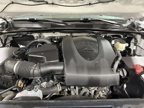 Used 2017 Toyota Tacoma TRD Sport image 24
