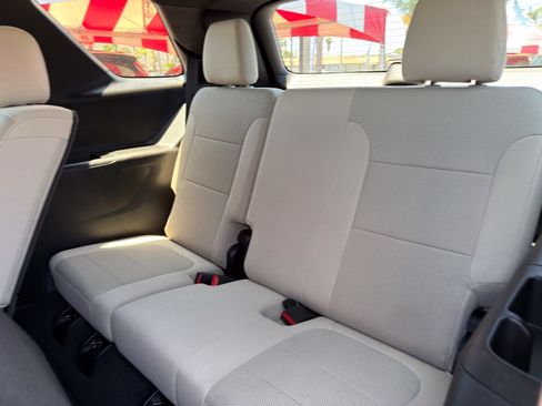 Used 2023 Chevrolet Traverse LS FWD image 20