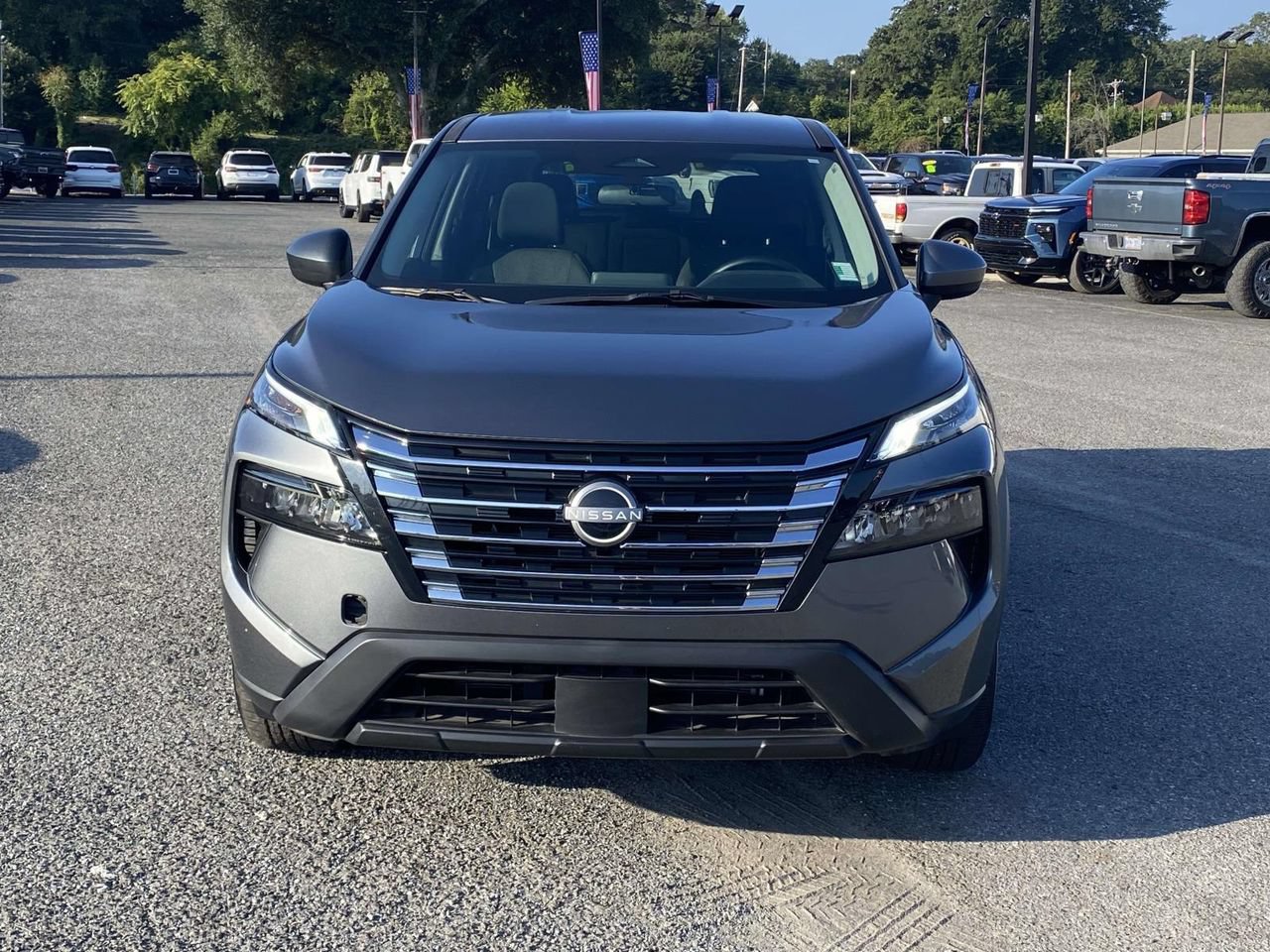Used 2025 Nissan Rogue SV FWD image 2