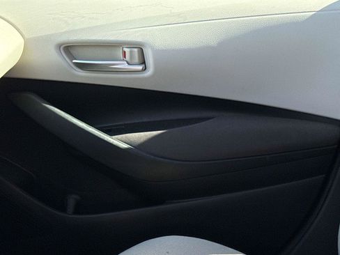 Used 2020 Toyota Corolla LE image 18