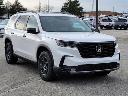 New 2025 Honda Pilot TrailSport image 8