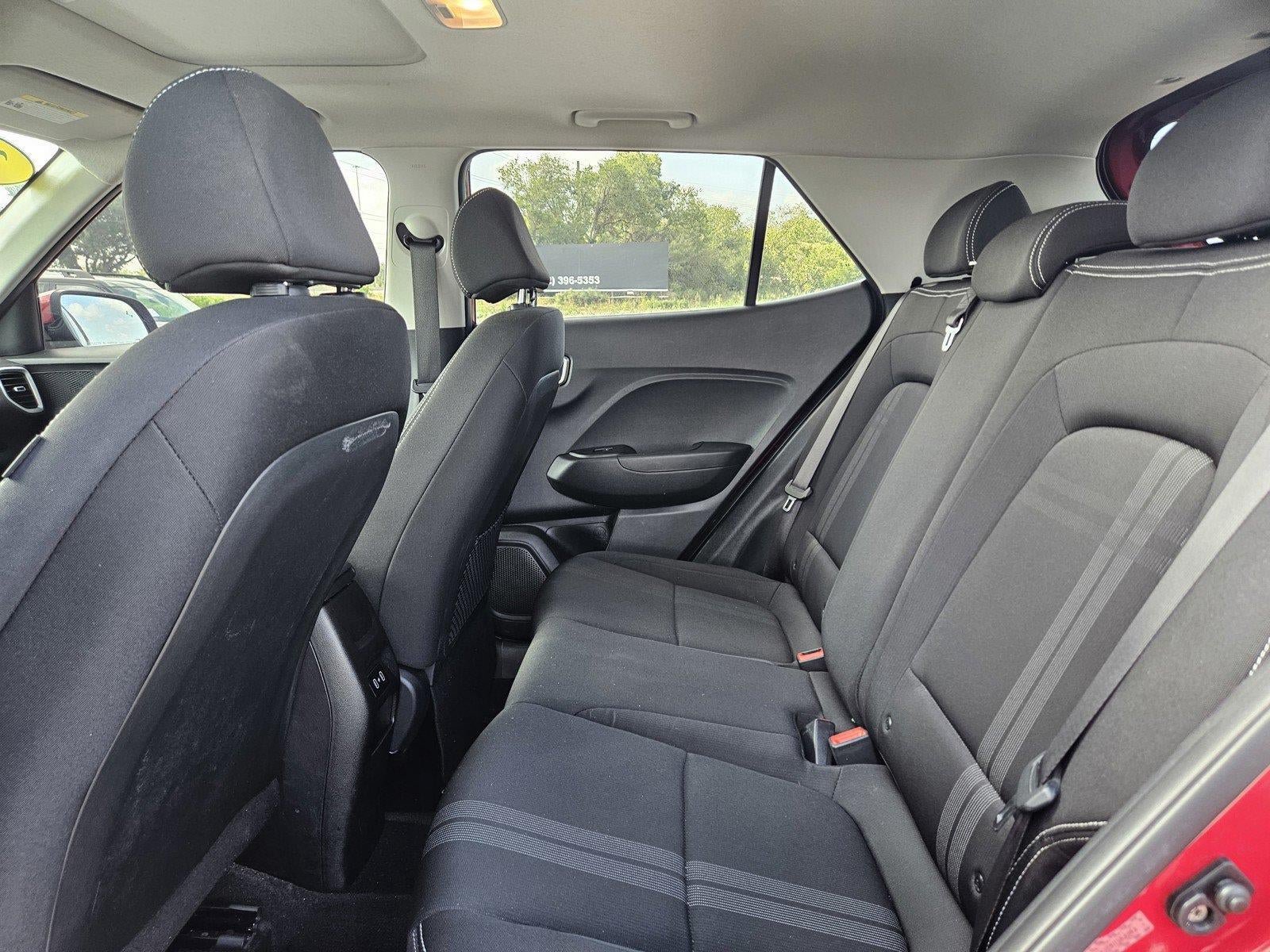 Used 2024 Hyundai Venue SEL FWD image 11
