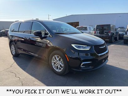 Used 2024 Chrysler Pacifica Touring-L