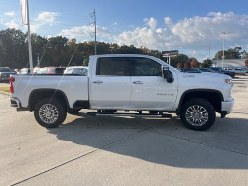 Used 2021 Chevrolet Silverado 2500 High Country w/ Technology Package image 8