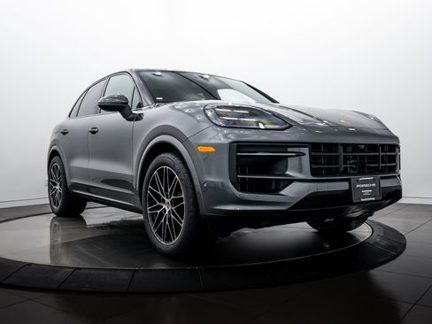 Certified 2026 Porsche Cayenne image 9