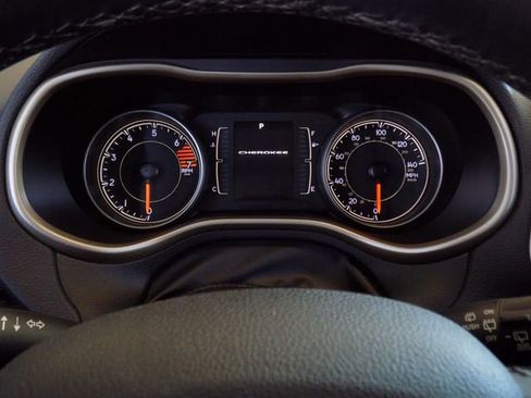 Certified 2017 Jeep Cherokee Latitude image 16