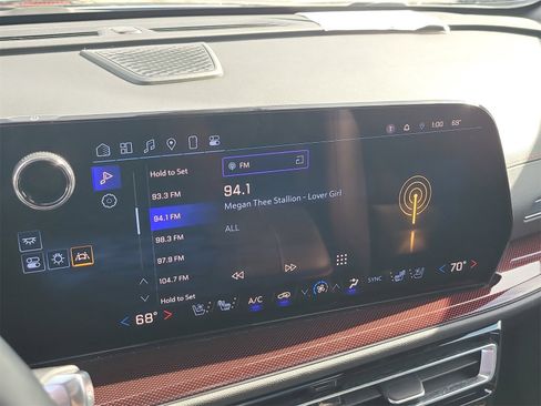 Used 2024 Chevrolet Traverse RS image 24