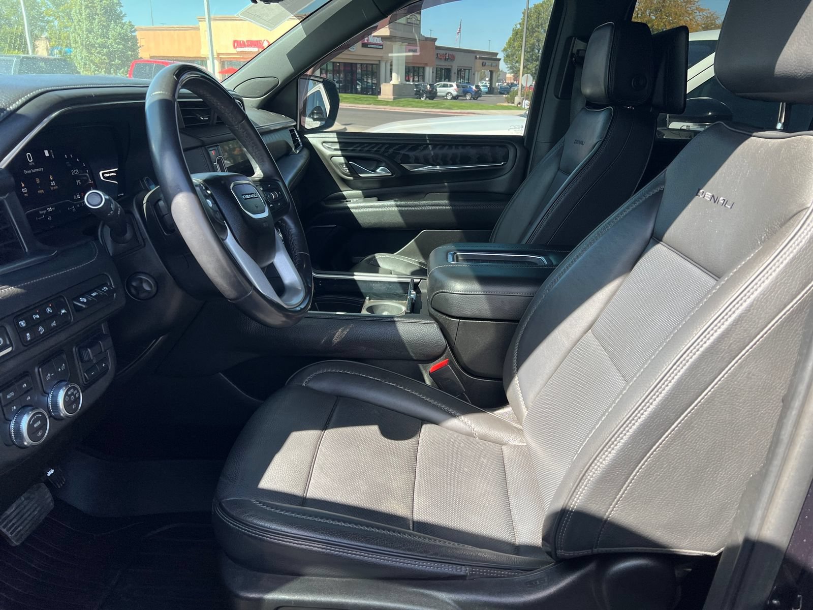 Used 2023 GMC Yukon XL Denali w/ Denali Reserve Package AWD/4WD image 18