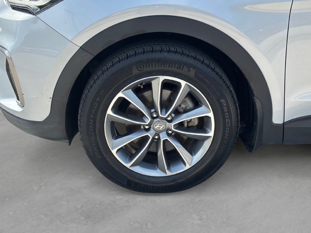 Used 2017 Hyundai Santa Fe SE FWD image 9