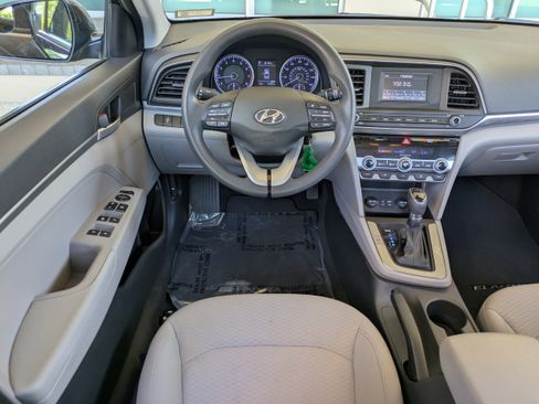 Used 2020 Hyundai Elantra SE FWD image 14