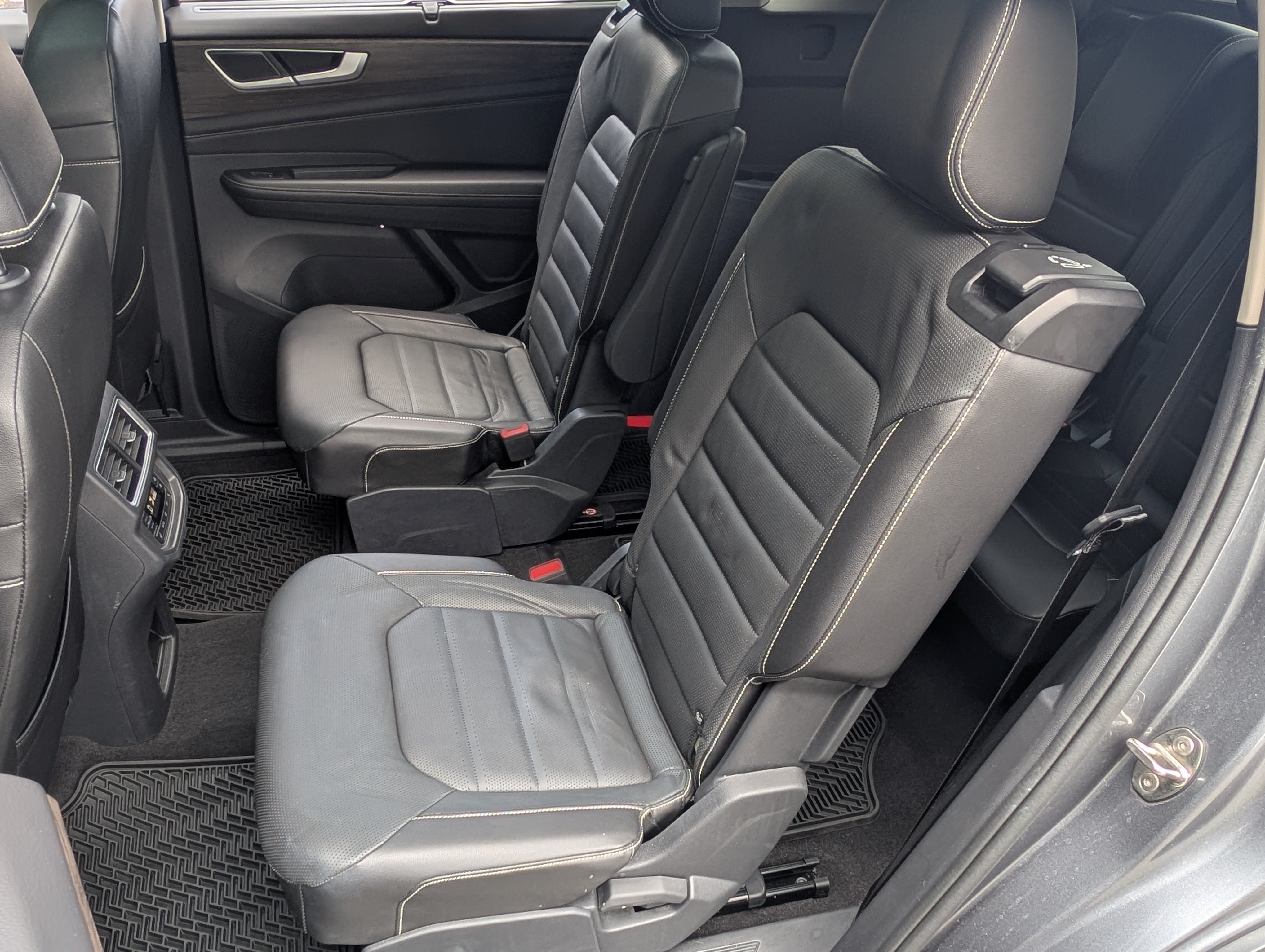 Used 2024 Volkswagen Atlas SEL AWD/4WD image 18