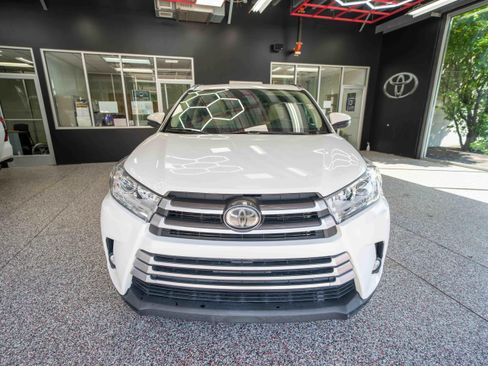 Used 2018 Toyota Highlander XLE AWD/4WD image 6
