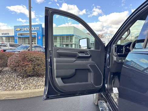 New 2026 GMC Sierra 2500 SLE w/ Preferred Package image 11