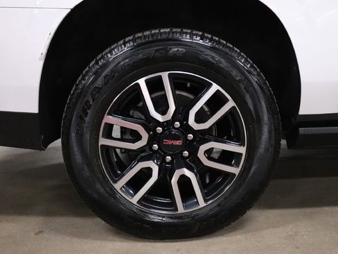 Used 2022 GMC Yukon XL AT4 image 39