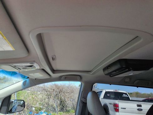 Used 2013 Toyota Sienna XLE FWD image 22