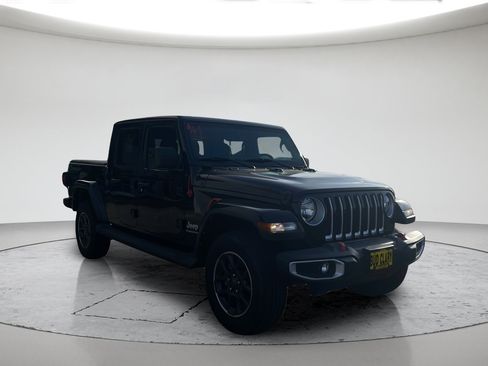 Used 2022 Jeep Gladiator Overland w/ Cold Weather Group AWD/4WD image 1
