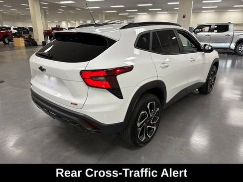 Used 2025 Chevrolet Trax RS w/ Driver Confidence Package FWD image 7