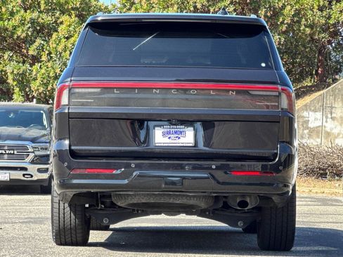 Used 2025 Lincoln Navigator Reserve AWD/4WD image 7