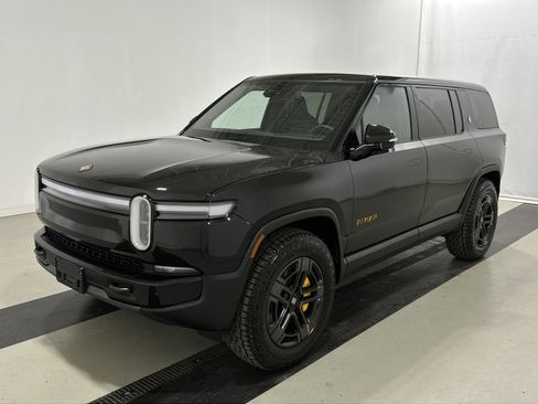 Used 2025 Rivian R1S Premium image 1