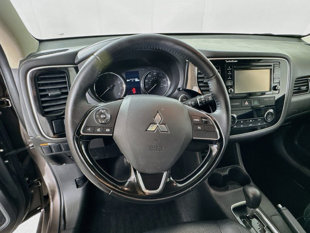 Used 2016 Mitsubishi Outlander AWD image 11