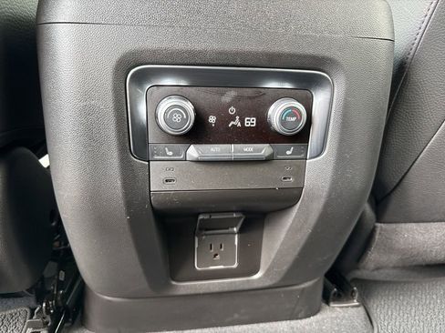 Used 2025 GMC Yukon Denali AWD/4WD image 28