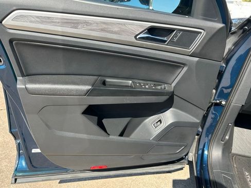 Used 2020 Volkswagen Atlas Cross Sport SE w/ Towing Package image 23