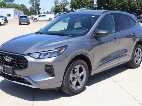 Used 2024 Ford Escape ST-Line w/ Tech Pack #1 AWD/4WD image 2