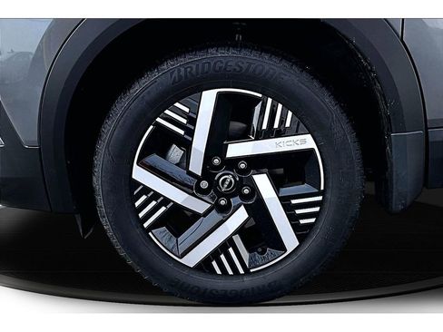 Used 2025 Nissan Kicks SV image 9