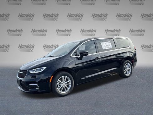 New 2026 Chrysler Pacifica Select image 4
