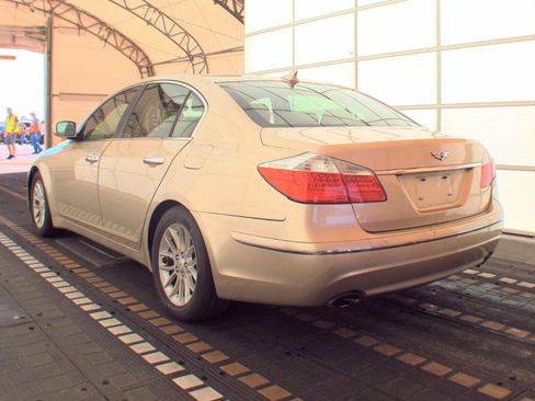 Used 2011 Hyundai Genesis 3.8 RWD image 8