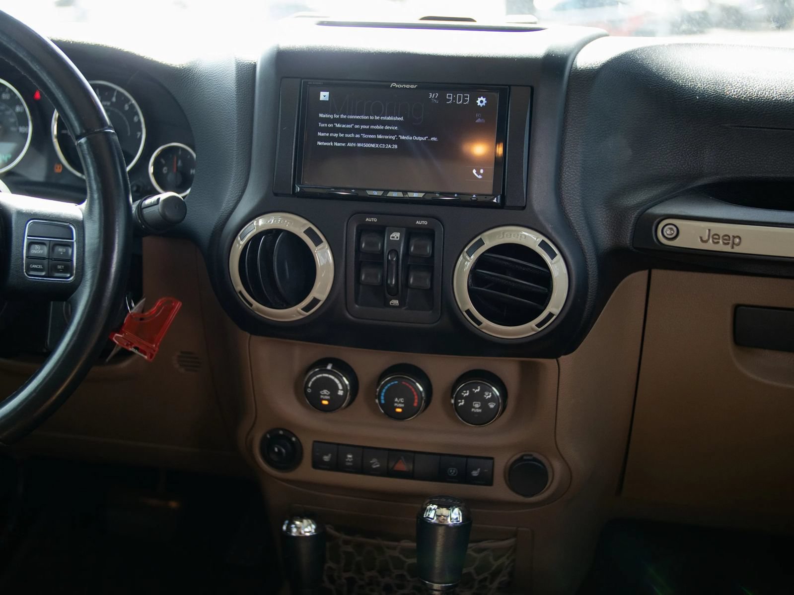Used 2017 Jeep Wrangler Unlimited Sahara AWD/4WD image 31