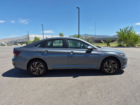Used 2019 Volkswagen Jetta SEL Premium FWD image 2