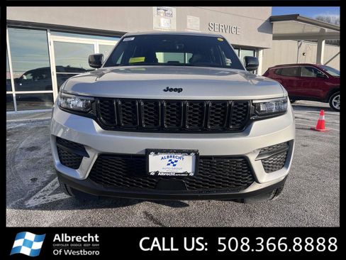 New 2025 Jeep Grand Cherokee Altitude image 8