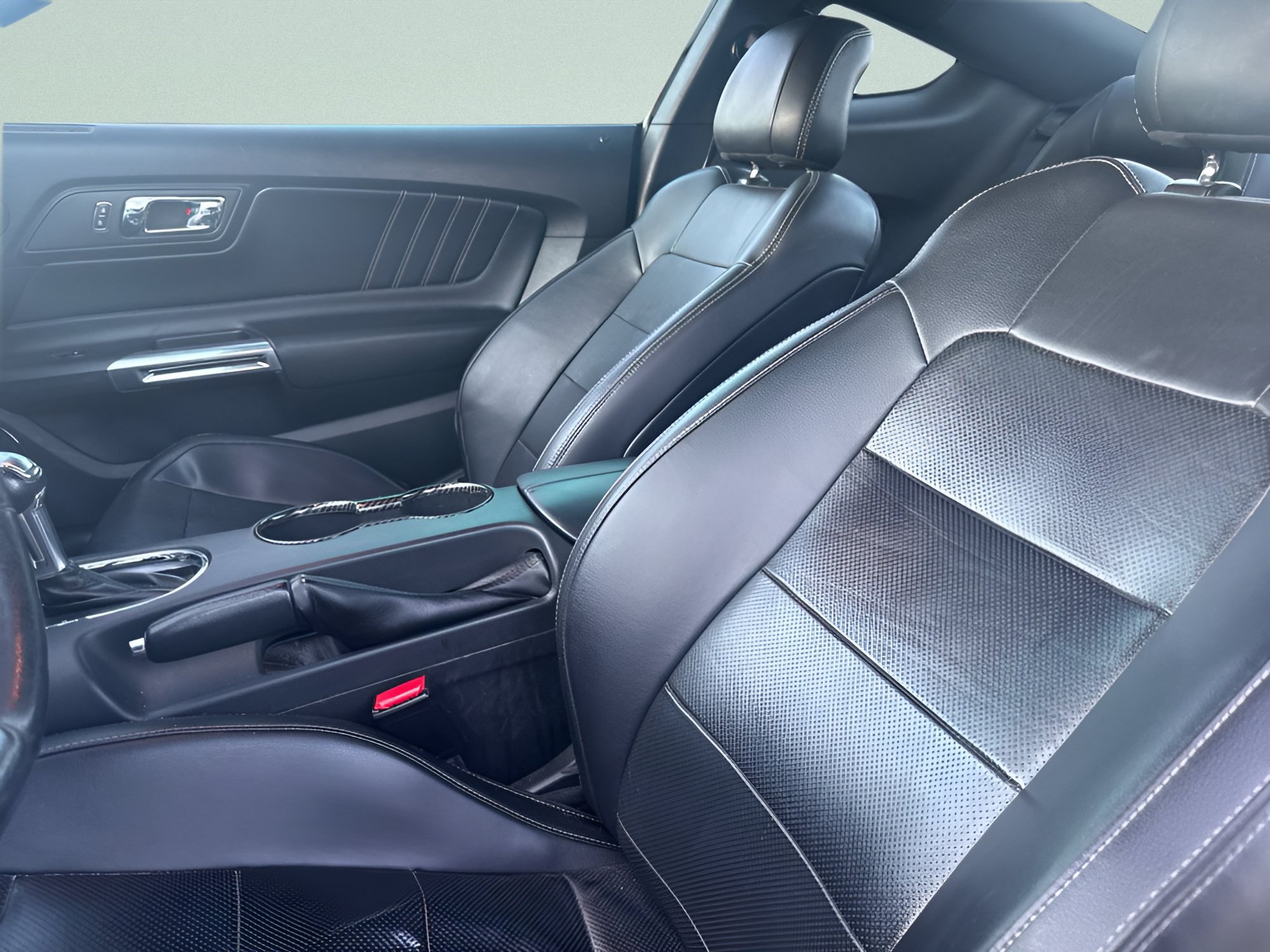 Used 2016 Ford Mustang Premium RWD image 19