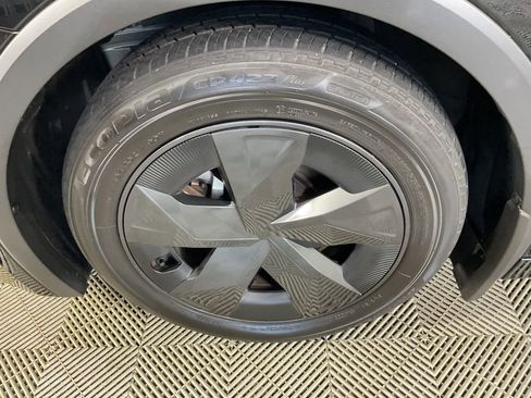 Used 2024 Toyota Prius Prime FWD image 5