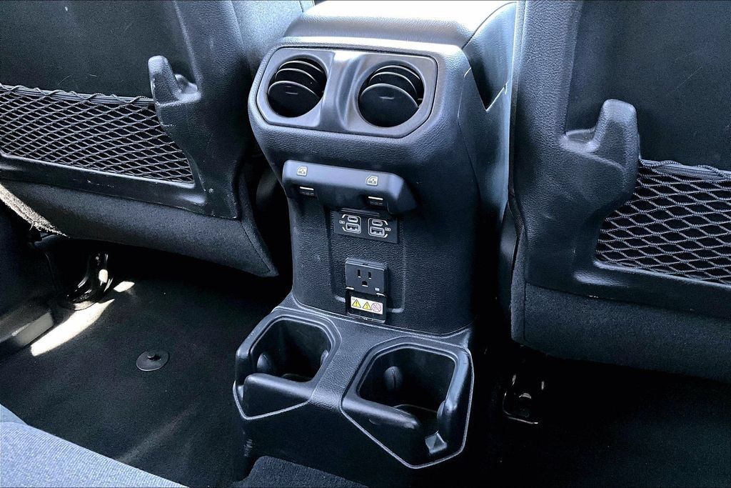 Certified 2025 Jeep Wrangler Unlimited Rubicon w/ Convenience Group AWD/4WD image 19