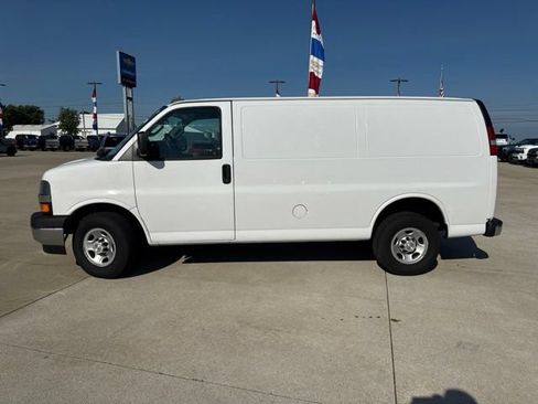 Used 2021 Chevrolet Express 2500 w/ Driver Convenience Package RWD image 2
