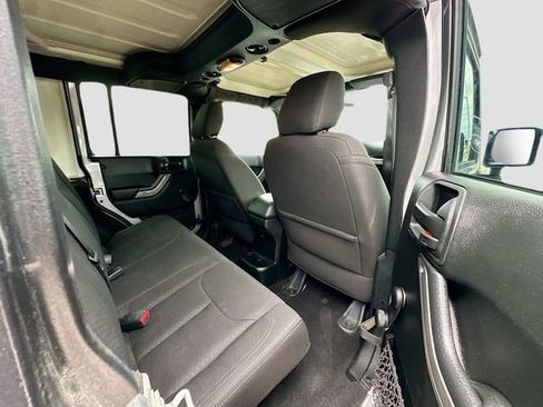 Used 2018 Jeep Wrangler Unlimited Sport w/ Connectivity Group AWD/4WD image 27