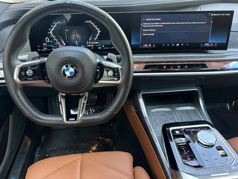 Used 2025 BMW 740i w/ Premium Package RWD image 18