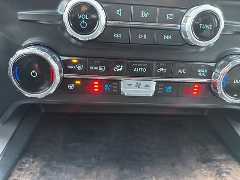 Used 2024 Ford F250 Lariat w/ Sport Appearance Package image 28