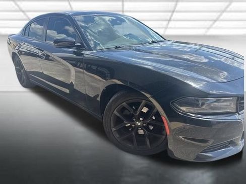 Used 2020 Dodge Charger SXT w/ Driver Convenience Group RWD image 2