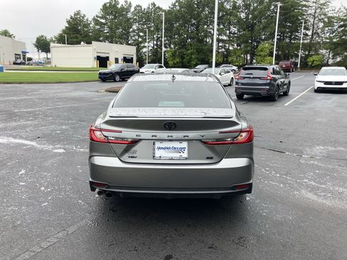 Used 2025 Toyota Camry SE FWD image 9