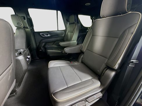 Used 2024 GMC Yukon SLT w/ SLT Luxury Package RWD image 25